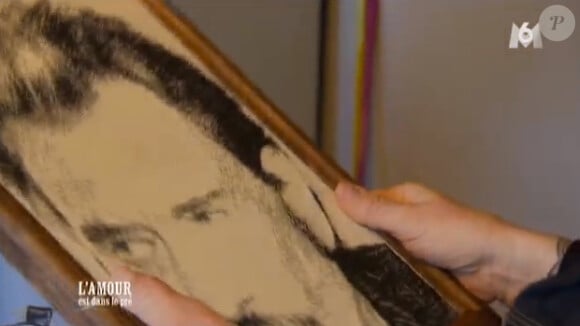 Johnny offre un tableau de Johnny Hallyday à Marie-Line - "L'amour est dans le pré 2014" - Emission du 25 août 2014.