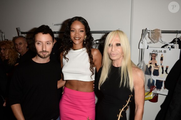 Anthony Vaccarello, Rihanna et Donatella Versace lors de la présentation de la collection Anthony Vaccarello x Versus à New York. Le 7 septembre 2014.