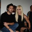  Anthony Vaccarello et Donatella Versace lors de la pr&eacute;sentation de la collection Anthony Vaccarello x Versus &agrave; New York. Le 7 septembre 2014. 