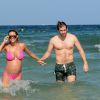 Michelle Hunziker, enceinte de Sole, et Tomaso Trussardi en vacances à Ibiza le 19 juillet 2013. 