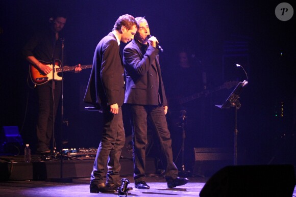 Exclusif - Alex Beaupain et Julien Clerc - Alex Beaupain en concert au Casino de Paris le 17 décembre 2013.