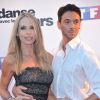 Tonya Kinzinger et Maxime Dereymez lors du photocall de présentation de la nouvelle saison de "Dance avec les Stars 5" au pied de la tour TF1 à Paris, le 10 septembre 2014