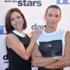 Nathalie Péchalat (compagne de Jean Dujardin) et Grégoire Lyonnet lors du photocall de présentation de la nouvelle saison de "Dance avec les Stars 5" au pied de la tour TF1 à Paris, le 10 septembre 2014
