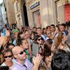 Lionel Messi et sa petite amie Antonella Rocuzzo se rendent dans la boutique Dolce & Gabanna en compagnie de Domenico Dolce à Milan, le 7 septembre 2014. 