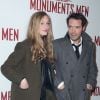 Nicolas Bedos et sa compagne Zoé à la première du film "Monuments Men" à l'UGC Normandie à Paris, le 12 février 2014.