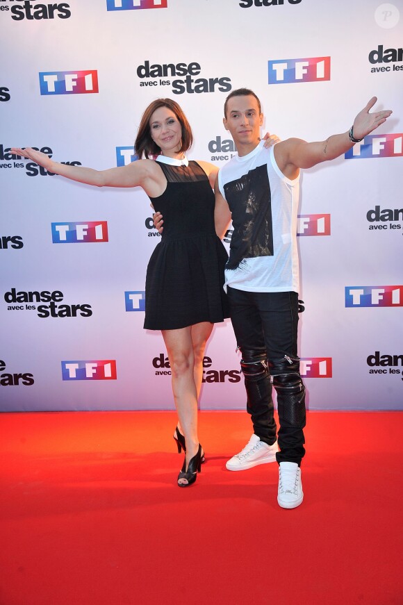 Nathalie Péchalat (compagne de Jean Dujardin) et Grégoire Lyonnet lors du photocall de présentation de la nouvelle saison de "Dance avec les Stars 5" au pied de la tour TF1 à Paris, le 10 septembre 2014