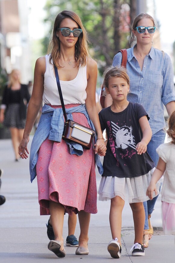 Please hide the child's face prior to the publication. Actress Jessica Alba goes for a stroll in TriBeCa with her daughter Honor in New York City, NY, USA on September 12, 2014. Photo by Humberto Carreno/Startraks/ABACAPRESS.COM13/09/2014 - New York City