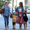 Jessica Alba, sa fille Honor, une amie et son fils se promènent à New York. Le 12 septembre 2014.
