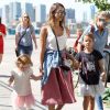 Jessica Alba, ses filles Honor et Haven et des amies se promènent à New York, le 12 septembre 2014.