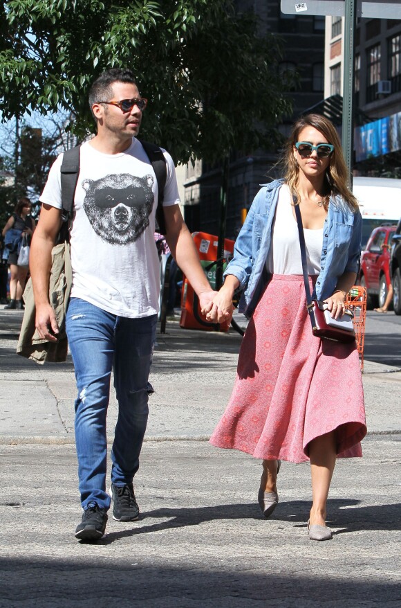 Jessica Alba et Cash Warren se promènent à New York, le 12 septembre 2014.
