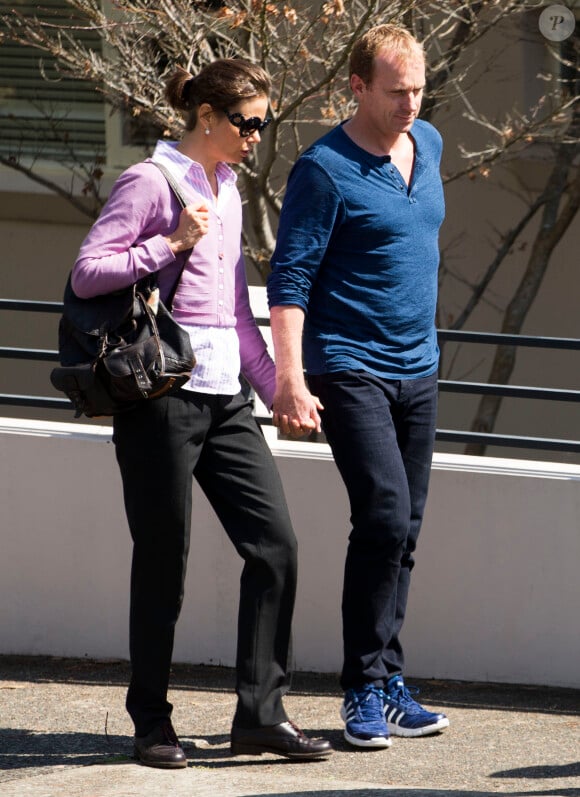 Antonia Kidman, soeur de Nicole, et son mari Craig Marran, près de la maison familiale à Sydney le 15 septembre 2014, après l'annonce du décès d'Antony Kidman