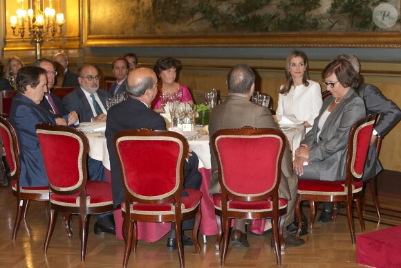 La reine Letizia d'Espagne lors d'un dîner de gala au Sénat, à Madrid, pour la remise du prix Luis Carandell de journalisme parlementaire à Madrid le 15 septembre 2014