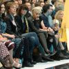 Anna Wintour, Stella McCartney, Nancy Shevell, Sir Paul McCartney, Chrissie Hynde, Rita Ora et Jamie Campbell Bower lors du défilé Hunter Original printemps-été 2015. Londres, le 13 septembre 2014.