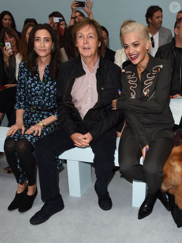 Nancy Shevell, Sir Paul McCartney, Chrissie Hynde et Rita Ora lors du défilé Hunter Original printemps-été 2015. Londres, le 13 septembre 2014.