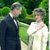 Le prince Charles et l'actrice Amanda Barrie, à la soirée It's Fashion, le 12 juin 2001 à Londres.