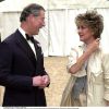 Le prince Charles et Amanda Barrie, à la soirée It's Fashion, le 12 juin 2001 à Londres.