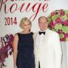 Charlene de Monaco, enceinte, et son mari le prince Albert II lors du 66e Gala de la Croix Rouge au Sporting de Monte-Carlo le 1er août 2014 (Photo : Palais Princier-Pierre Villard/SBM)