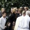 Les obsèques du père de Nicole Kidman, Antony, à North Shore près de Sydney en Australie, en l'église Saint-François-Xavier, le 19 septembre 2014. L'actrice embrasse son mari Keith Urban