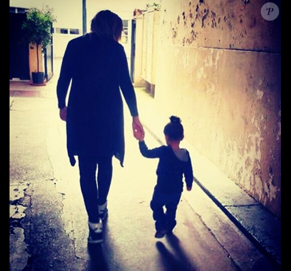 Emilie Nef Naf adore photographier son adorable fille Maëlla. Août/septembre 2014.