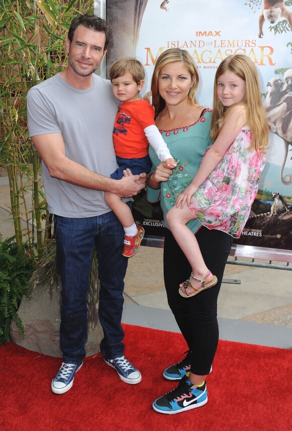 Scott Foley en famille le 29 mars 2014 à Los Angeles.