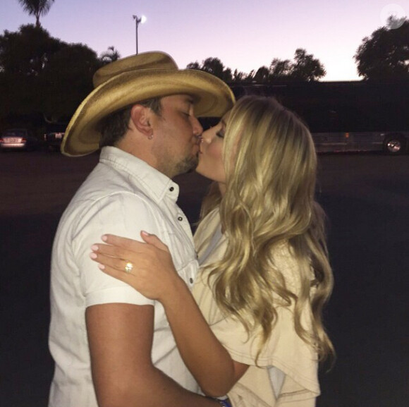 Jason Aldean demande en mariage sa belle Brittany Kerr au zoo de San Diego le 24 septembre 2014. 
