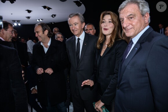 Carla Bruni, Bernard et Hélène Arnault, Sidney Toledano au défilé Dior printemps/été 2015 à Paris le 26 septembre 2014