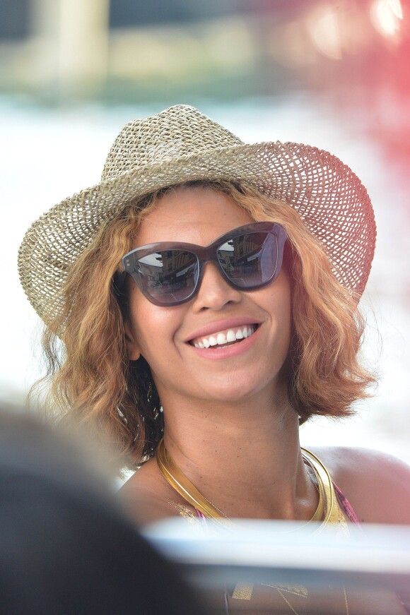 Beyoncé et Jay Z, très amoureux, se promènent dans les rues de Portofino, le 6 septembre 2014. 