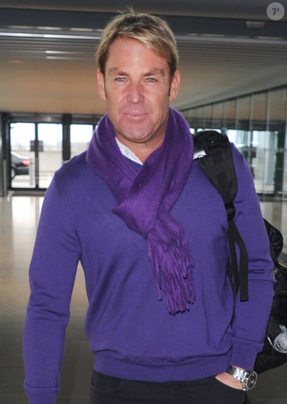 Exclusif - Shane Warne arrive à l'aéroport de Heathrow à Londres, le 19 février 2014.