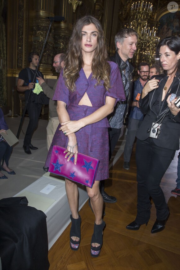 Elisa Sednaoui au défilé de mode "Stella McCartney", collection prêt-à-porter printemps-été 2015, à l'Opéra Garnier à Paris. Le 29 septembre 2014 