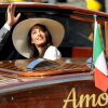 George Clooney avec sa femme Amal Alamuddin quittant l'hôtel Cipriani pour se rendre au palais de Ca Farsetti à Venise, le 29 septembre 2014 pour leur mariage civil à la mairie de Venise qui va officialiser la cérémonie de samedi soir.