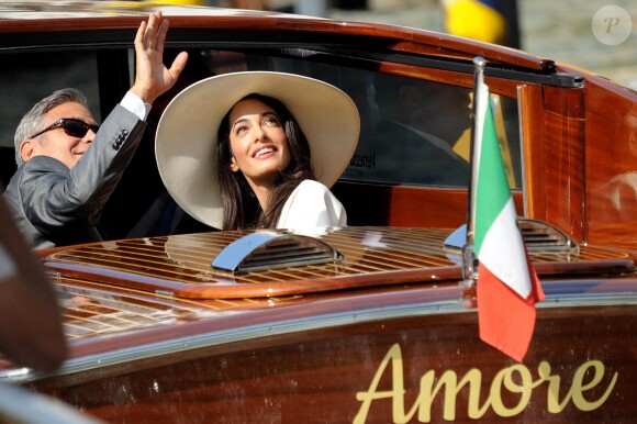 George Clooney avec sa femme Amal Alamuddin quittant l'hôtel Cipriani pour se rendre au palais de Ca Farsetti à Venise, le 29 septembre 2014 pour leur mariage civil à la mairie de Venise qui va officialiser la cérémonie de samedi soir.