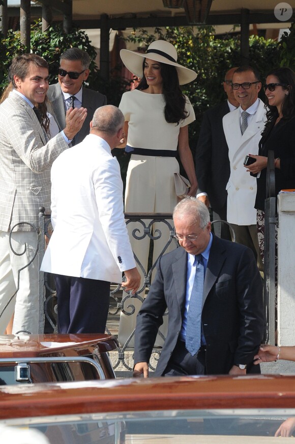 George Clooney et sa femme Amal Alamuddin quittant l'hôtel Cipriani pour se rendre au palais de Ca Farsetti à Venise, le 29 septembre 2014 pour leur mariage civil à la mairie de Venise qui va officialiser la cérémonie de samedi soir.