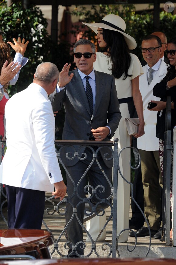 George Clooney et sa femme Amal Alamuddin quittant l'hôtel Cipriani pour se rendre au palais de Ca Farsetti à Venise, le 29 septembre 2014 pour leur mariage civil à la mairie de Venise qui va officialiser la cérémonie de samedi soir.