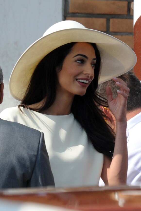 George Clooney et sa femme Amal Alamuddin quittant l'hôtel Cipriani pour se rendre au palais de Ca Farsetti à Venise, le 29 septembre 2014 pour leur mariage civil à la mairie de Venise qui va officialiser la cérémonie de samedi soir.