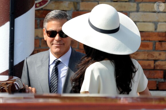 George Clooney et sa femme Amal Alamuddin quittant l'hôtel Cipriani pour se rendre au palais de Ca Farsetti à Venise, le 29 septembre 2014 pour leur mariage civil à la mairie de Venise qui va officialiser la cérémonie de samedi soir.