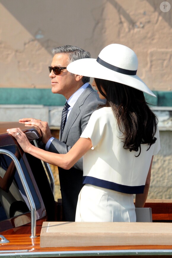 George Clooney et sa femme Amal Alamuddin quittant l'hôtel Cipriani pour se rendre au palais de Ca Farsetti à Venise, le 29 septembre 2014 pour leur mariage civil à la mairie de Venise qui va officialiser la cérémonie de samedi soir.