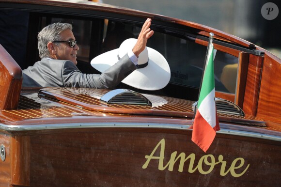 George Clooney et sa femme Amal Alamuddin quittant l'hôtel Cipriani pour se rendre au palais de Ca Farsetti à Venise, le 29 septembre 2014 pour leur mariage civil à la mairie de Venise qui va officialiser la cérémonie de samedi soir.