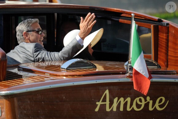 George Clooney et sa femme Amal Alamuddin quittant l'hôtel Cipriani pour se rendre au palais de Ca Farsetti à Venise, le 29 septembre 2014 pour leur mariage civil à la mairie de Venise qui va officialiser la cérémonie de samedi soir.