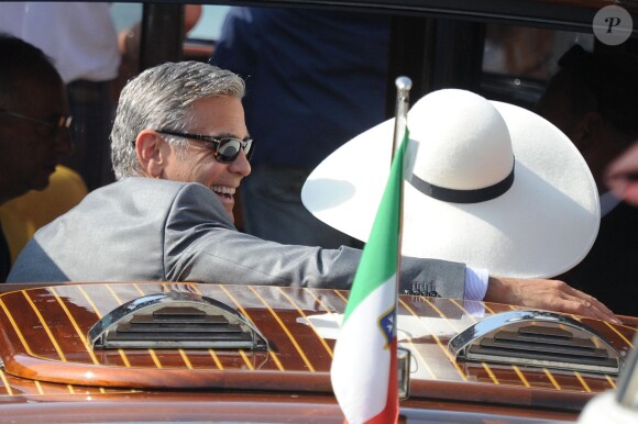 George Clooney et sa femme Amal Alamuddin quittant l'hôtel Cipriani pour se rendre au palais de Ca Farsetti à Venise, le 29 septembre 2014 pour leur mariage civil à la mairie de Venise qui va officialiser la cérémonie de samedi soir.