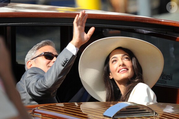 George Clooney et son épouse Amal Alamuddin quittant l'hôtel Cipriani pour se rendre au palais de Ca Farsetti à Venise, le 29 septembre 2014 pour leur mariage civil à la mairie de Venise qui va officialiser la cérémonie de samedi soir.