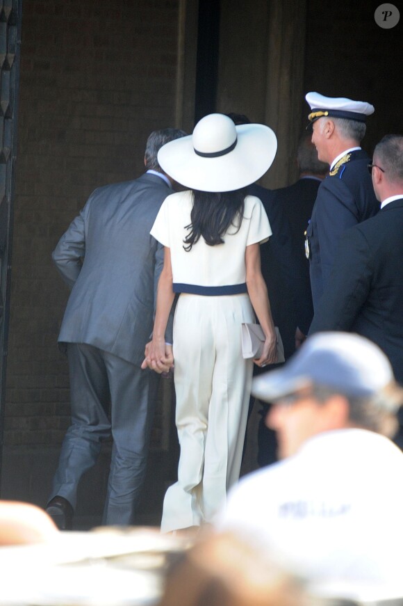 George Clooney et sa femme Amal Alamuddin quittant l'hôtel Cipriani pour se rendre au palais de Ca Farsetti à Venise, le 29 septembre 2014 pour leur mariage civil à la mairie de Venise qui va officialiser la cérémonie de samedi soir.