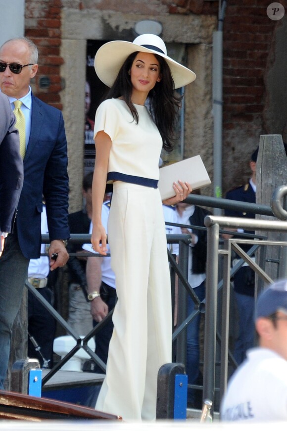 George Clooney et sa femme Amal Alamuddin quittant l'hôtel Cipriani pour se rendre au palais de Ca Farsetti à Venise, le 29 septembre 2014 pour leur mariage civil à la mairie de Venise qui va officialiser la cérémonie de samedi soir.