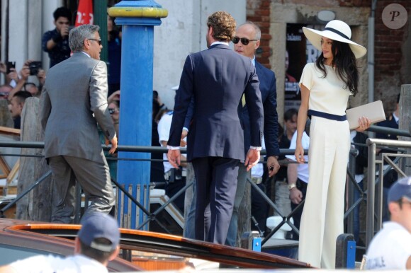 George Clooney et sa femme Amal Alamuddin quittant l'hôtel Cipriani pour se rendre au palais de Ca Farsetti à Venise, le 29 septembre 2014 pour leur mariage civil à la mairie de Venise qui va officialiser la cérémonie de samedi soir.