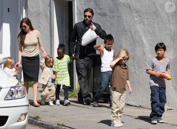 Le clan Jolie-Pitt à la Nouvelle-Orléans, le 20 mars 2011.
