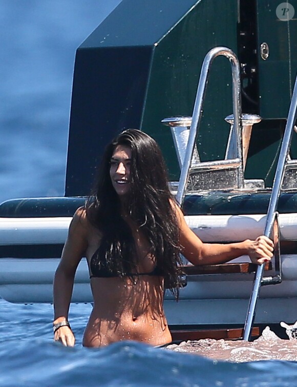 Exclusif - Anara Atanes, compagne de Samir Nasri, profite du yacht de son ami Chris Brown, en vacances à Saint-Tropez le 30 juillet 2014