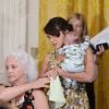 Norah Jones en compagnie de son fils de 3 mois lors d'un concert à la Maison-Blanche, le 12 mai 2014.