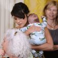  Norah Jones avec son fils de 3 mois lors d'un concert &agrave; la Maison-Blanche, le 12 mai 2014. 
