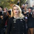 Alice Dellal -au défilé Chanel à Paris le 30 septembre 2014