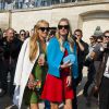 Paris et Nicky Hilton arrivent à l'Espace Éphémère du jardin des Tuileries pour assister au défilé prêt-à-porter Valentino. Paris, le 30 septembre 2014.