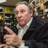 Gérard Depardieu visite une boutique "Wine Express" qui va commercialiser son vin dans la station de train Kursky à Moscou, le 5 novembre 2013.